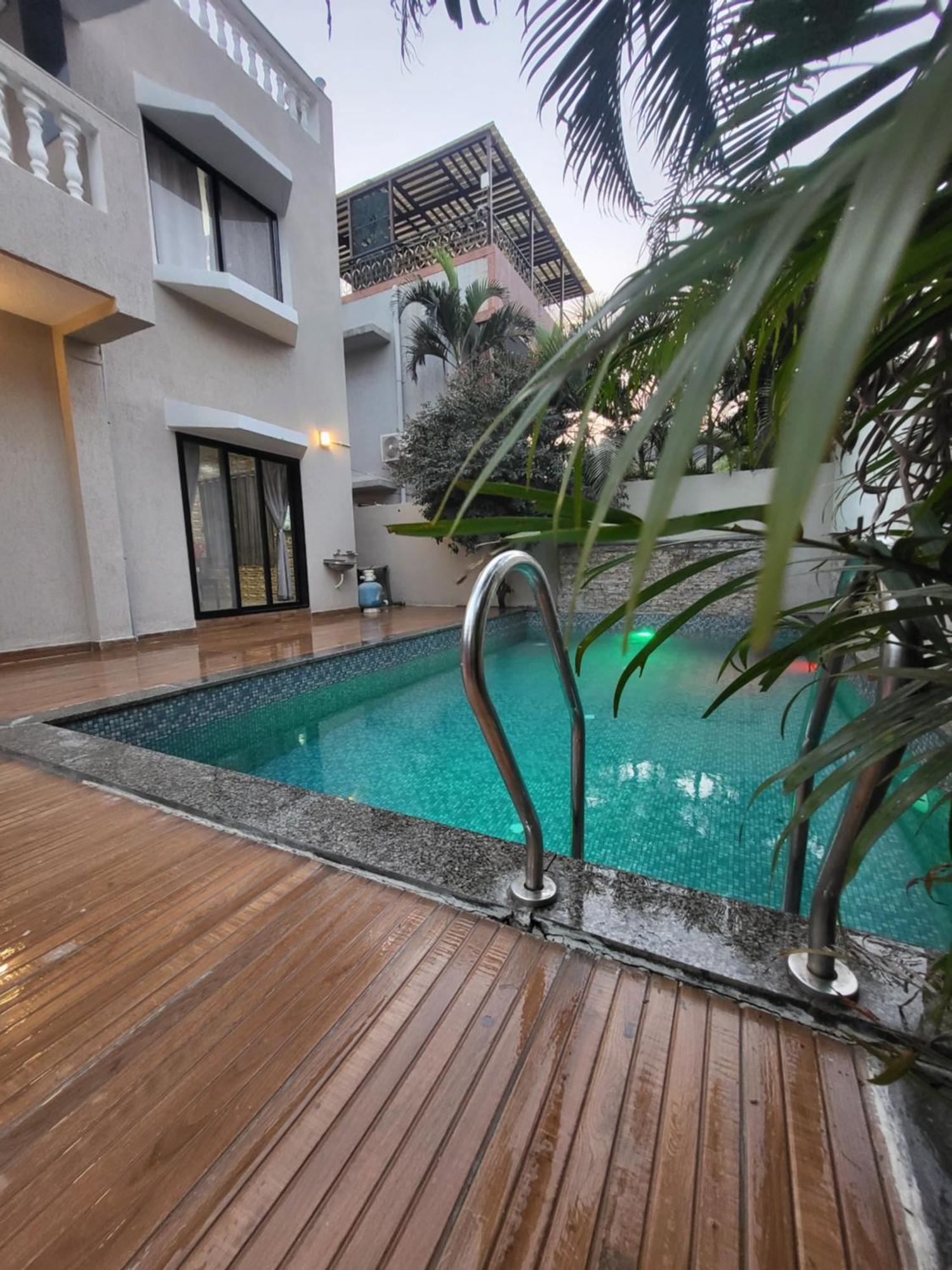 The Perfect Stays Para Disco Big Pool Cricket Turf Villa Lonavala Exteriör bild