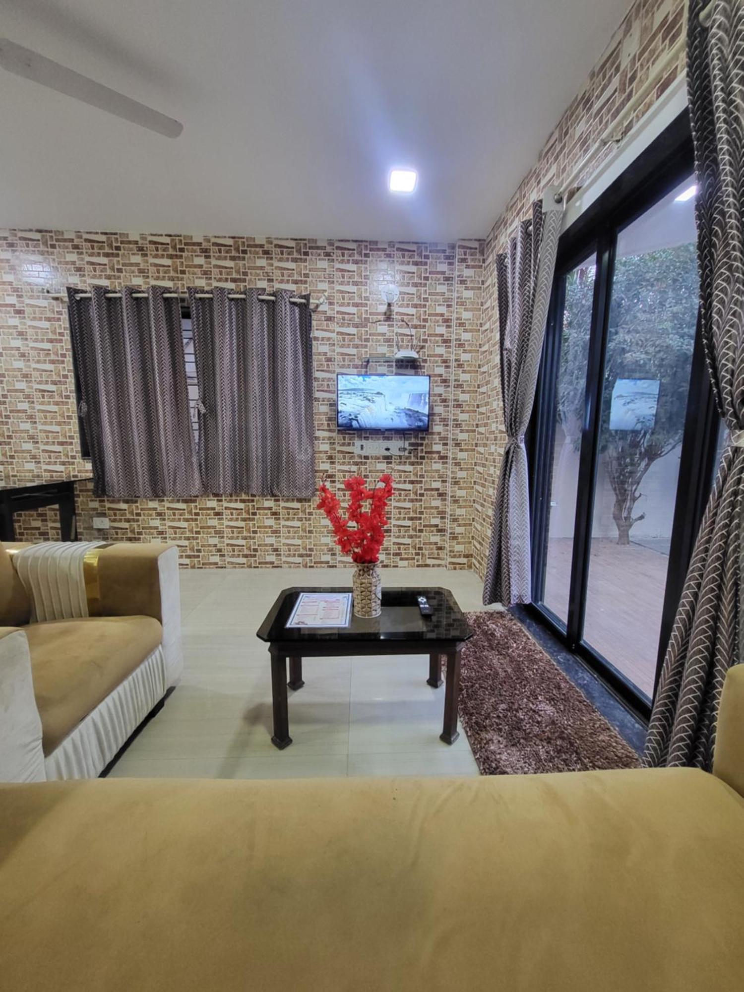 The Perfect Stays Para Disco Big Pool Cricket Turf Villa Lonavala Exteriör bild