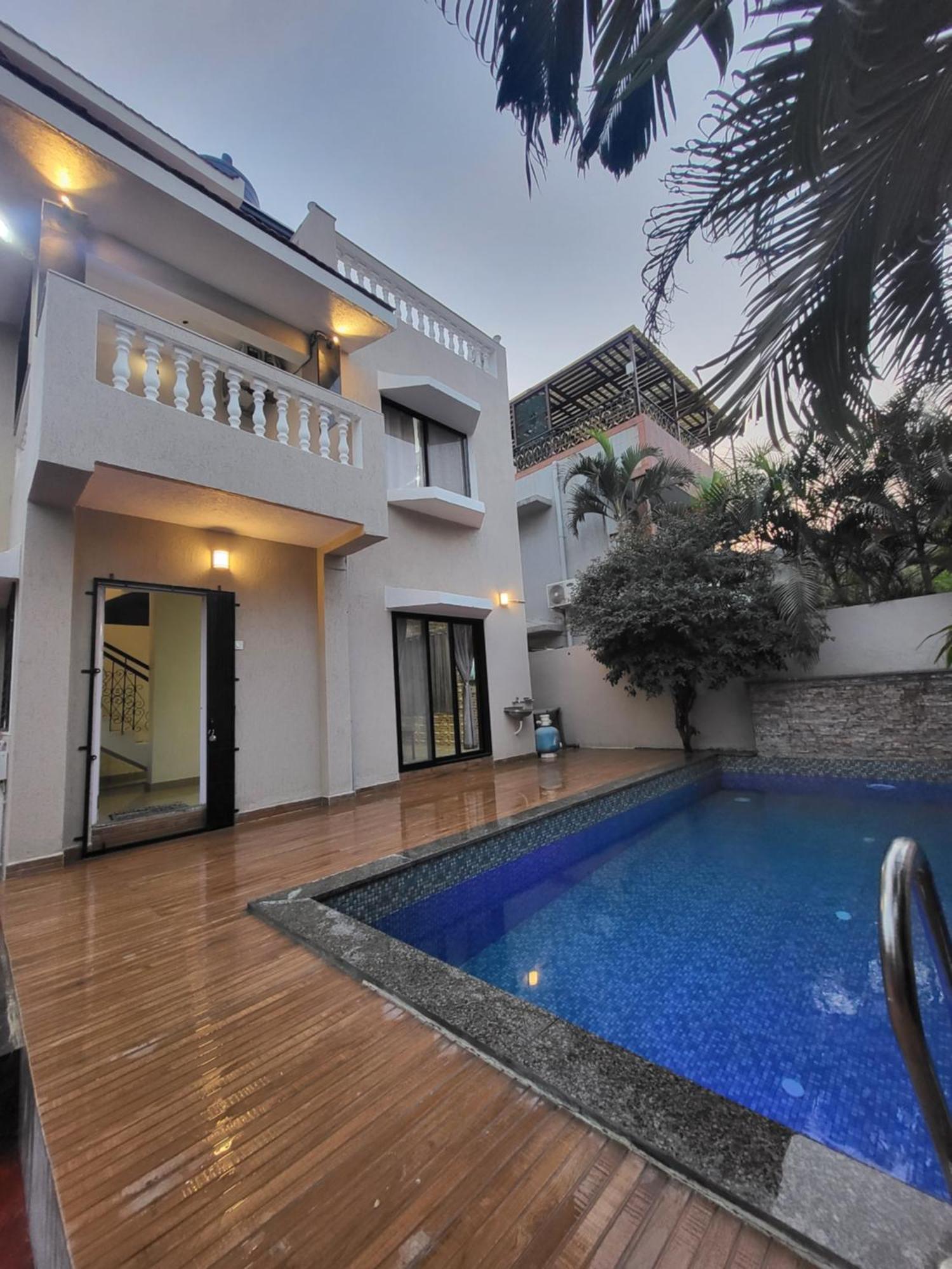 The Perfect Stays Para Disco Big Pool Cricket Turf Villa Lonavala Exteriör bild